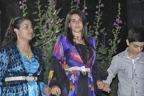 Yüksekova'da 17.18 Temmuz 2010 tarihleri arasında evlenen çiftleri sizler için sayfamıza taşıdık.