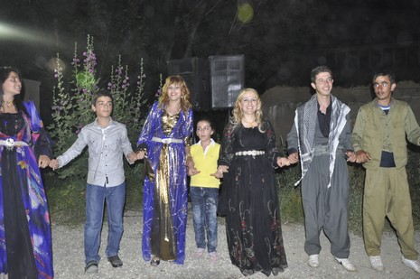 Yüksekova'da 17.18 Temmuz 2010 tarihleri arasında evlenen çiftleri sizler için sayfamıza taşıdık.