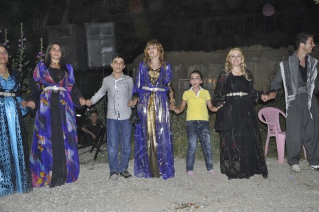 Yüksekova'da 17.18 Temmuz 2010 tarihleri arasında evlenen çiftleri sizler için sayfamıza taşıdık.