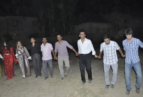 Yüksekova'da 17.18 Temmuz 2010 tarihleri arasında evlenen çiftleri sizler için sayfamıza taşıdık.