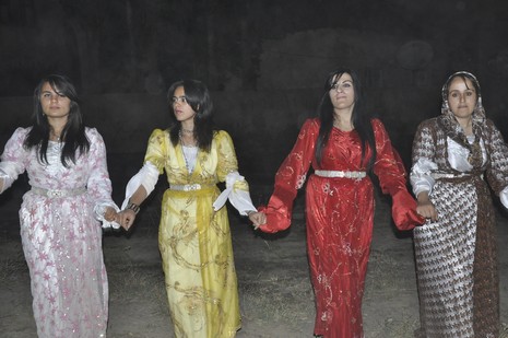 Yüksekova'da 17.18 Temmuz 2010 tarihleri arasında evlenen çiftleri sizler için sayfamıza taşıdık.