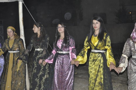 Yüksekova'da 17.18 Temmuz 2010 tarihleri arasında evlenen çiftleri sizler için sayfamıza taşıdık.