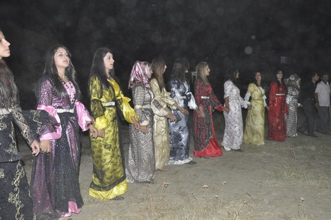 Yüksekova'da 17.18 Temmuz 2010 tarihleri arasında evlenen çiftleri sizler için sayfamıza taşıdık.