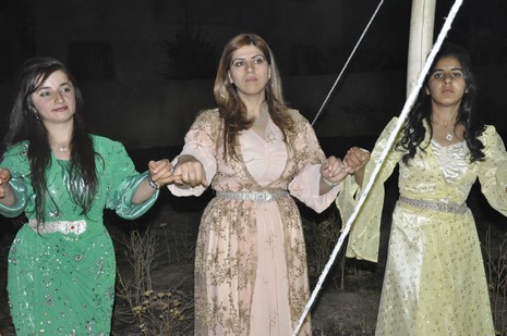 Yüksekova'da 17.18 Temmuz 2010 tarihleri arasında evlenen çiftleri sizler için sayfamıza taşıdık.