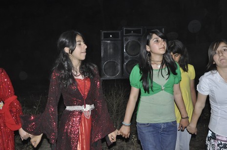 Yüksekova'da 17.18 Temmuz 2010 tarihleri arasında evlenen çiftleri sizler için sayfamıza taşıdık.