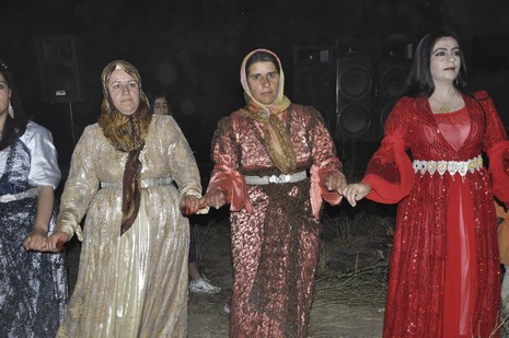 Yüksekova'da 17.18 Temmuz 2010 tarihleri arasında evlenen çiftleri sizler için sayfamıza taşıdık.