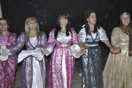 Yüksekova'da 17.18 Temmuz 2010 tarihleri arasında evlenen çiftleri sizler için sayfamıza taşıdık.