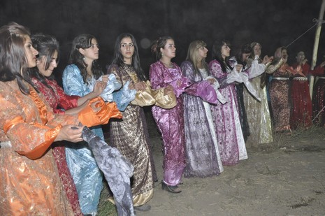 Yüksekova'da 17.18 Temmuz 2010 tarihleri arasında evlenen çiftleri sizler için sayfamıza taşıdık.