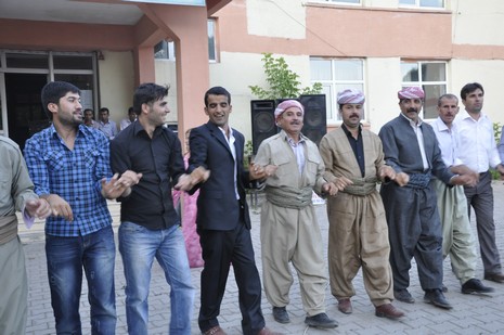 Yüksekova'da 17.18 Temmuz 2010 tarihleri arasında evlenen çiftleri sizler için sayfamıza taşıdık.