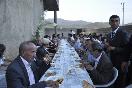 Yüksekova'da 17.18 Temmuz 2010 tarihleri arasında evlenen çiftleri sizler için sayfamıza taşıdık.
