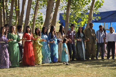 Yüksekova'da 17.18 Temmuz 2010 tarihleri arasında evlenen çiftleri sizler için sayfamıza taşıdık.