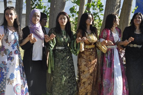 Yüksekova'da 17.18 Temmuz 2010 tarihleri arasında evlenen çiftleri sizler için sayfamıza taşıdık.