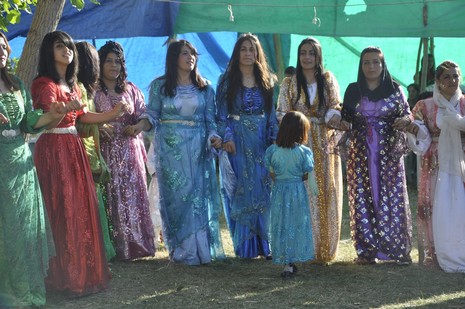 Yüksekova'da 17.18 Temmuz 2010 tarihleri arasında evlenen çiftleri sizler için sayfamıza taşıdık.