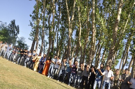 Yüksekova'da 17.18 Temmuz 2010 tarihleri arasında evlenen çiftleri sizler için sayfamıza taşıdık.