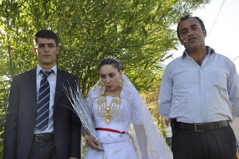 Yüksekova'da 17.18 Temmuz 2010 tarihleri arasında evlenen çiftleri sizler için sayfamıza taşıdık.