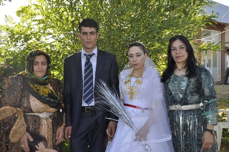 Yüksekova'da 17.18 Temmuz 2010 tarihleri arasında evlenen çiftleri sizler için sayfamıza taşıdık.