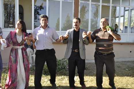 Yüksekova'da 17.18 Temmuz 2010 tarihleri arasında evlenen çiftleri sizler için sayfamıza taşıdık.