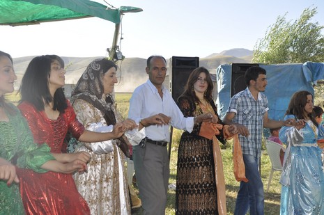 Yüksekova'da 17.18 Temmuz 2010 tarihleri arasında evlenen çiftleri sizler için sayfamıza taşıdık.