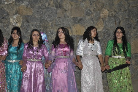 Yüksekova'da 17.18 Temmuz 2010 tarihleri arasında evlenen çiftleri sizler için sayfamıza taşıdık.