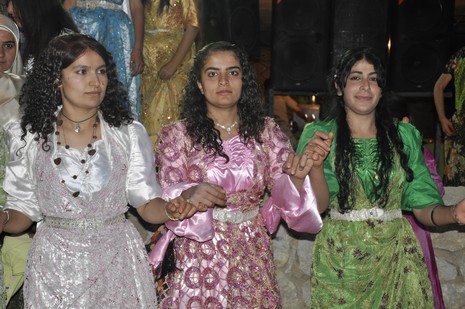 Yüksekova'da 17.18 Temmuz 2010 tarihleri arasında evlenen çiftleri sizler için sayfamıza taşıdık.