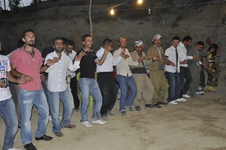 Yüksekova'da 17.18 Temmuz 2010 tarihleri arasında evlenen çiftleri sizler için sayfamıza taşıdık.