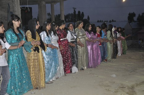 Yüksekova'da 17.18 Temmuz 2010 tarihleri arasında evlenen çiftleri sizler için sayfamıza taşıdık.