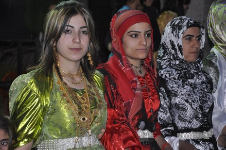 Yüksekova'da 17.18 Temmuz 2010 tarihleri arasında evlenen çiftleri sizler için sayfamıza taşıdık.