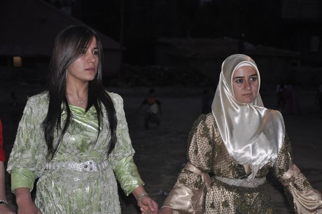 Yüksekova'da 17.18 Temmuz 2010 tarihleri arasında evlenen çiftleri sizler için sayfamıza taşıdık.