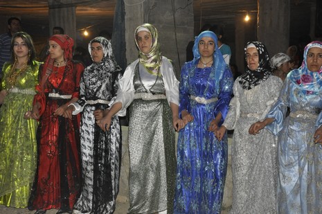 Yüksekova'da 17.18 Temmuz 2010 tarihleri arasında evlenen çiftleri sizler için sayfamıza taşıdık.