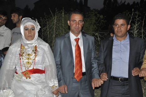 Yüksekova'da 17.18 Temmuz 2010 tarihleri arasında evlenen çiftleri sizler için sayfamıza taşıdık.