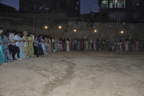 Yüksekova'da 17.18 Temmuz 2010 tarihleri arasında evlenen çiftleri sizler için sayfamıza taşıdık.