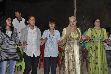 Yüksekova'da 17.18 Temmuz 2010 tarihleri arasında evlenen çiftleri sizler için sayfamıza taşıdık.