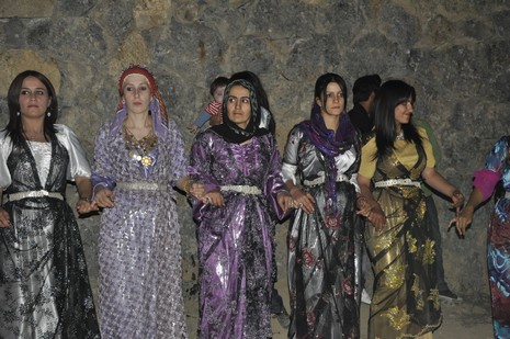 Yüksekova'da 17.18 Temmuz 2010 tarihleri arasında evlenen çiftleri sizler için sayfamıza taşıdık.