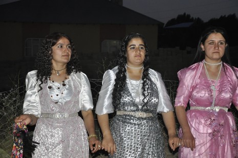 Yüksekova'da 17.18 Temmuz 2010 tarihleri arasında evlenen çiftleri sizler için sayfamıza taşıdık.