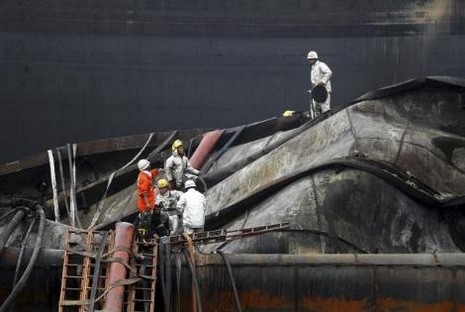 Dünya, Meksika Körfezi'ndeki çevre felaketinden sonra yeni bir felaketle karşı karşıya. Çin'de ülke tarihinin en büyük petrol sızıntısında, okyanus üzerinde şimdiden 430 kilometre kareden fazla bir alan zifiri siyaha büründü.