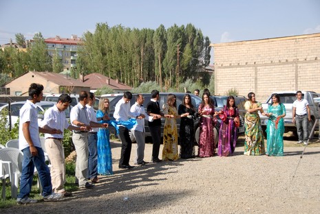24-25.07.2010 tarihlerinde Yüksekva'da dünya evine giren bazı çiftlerimizi sizler için sayfamıza taşıdık