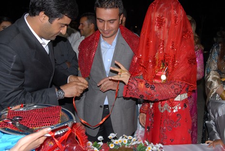 24-25.07.2010 tarihlerinde Yüksekva'da dünya evine giren bazı çiftlerimizi sizler için sayfamıza taşıdık