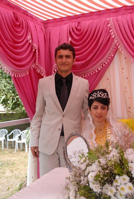 24-25.07.2010 tarihlerinde Yüksekva'da dünya evine giren bazı çiftlerimizi sizler için sayfamıza taşıdık