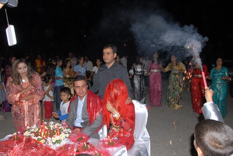 24-25.07.2010 tarihlerinde Yüksekva'da dünya evine giren bazı çiftlerimizi sizler için sayfamıza taşıdık