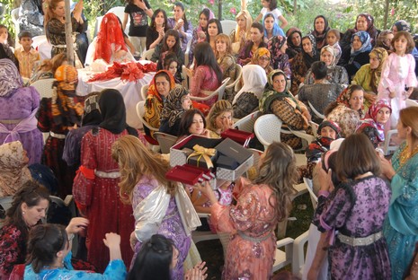 24-25.07.2010 tarihlerinde Yüksekva'da dünya evine giren bazı çiftlerimizi sizler için sayfamıza taşıdık