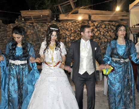 24-25.07.2010 tarihlerinde Yüksekva'da dünya evine giren bazı çiftlerimizi sizler için sayfamıza taşıdık