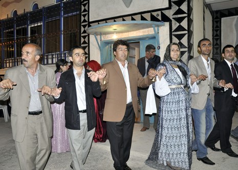 24-25.07.2010 tarihlerinde Yüksekva'da dünya evine giren bazı çiftlerimizi sizler için sayfamıza taşıdık