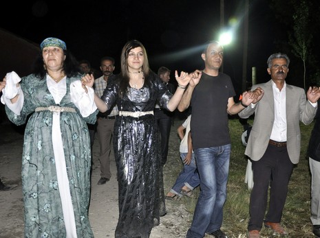 24-25.07.2010 tarihlerinde Yüksekva'da dünya evine giren bazı çiftlerimizi sizler için sayfamıza taşıdık