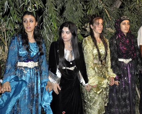 24-25.07.2010 tarihlerinde Yüksekva'da dünya evine giren bazı çiftlerimizi sizler için sayfamıza taşıdık