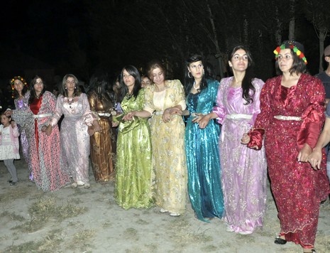 24-25.07.2010 tarihlerinde Yüksekva'da dünya evine giren bazı çiftlerimizi sizler için sayfamıza taşıdık