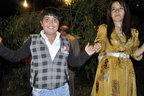 24-25.07.2010 tarihlerinde Yüksekva'da dünya evine giren bazı çiftlerimizi sizler için sayfamıza taşıdık