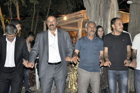 24-25.07.2010 tarihlerinde Yüksekva'da dünya evine giren bazı çiftlerimizi sizler için sayfamıza taşıdık