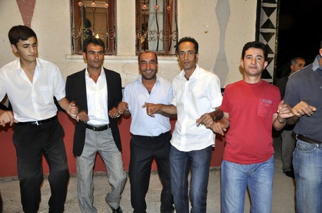 24-25.07.2010 tarihlerinde Yüksekva'da dünya evine giren bazı çiftlerimizi sizler için sayfamıza taşıdık