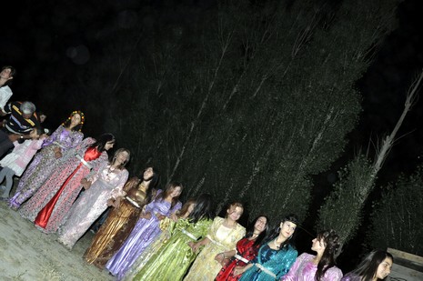 24-25.07.2010 tarihlerinde Yüksekva'da dünya evine giren bazı çiftlerimizi sizler için sayfamıza taşıdık