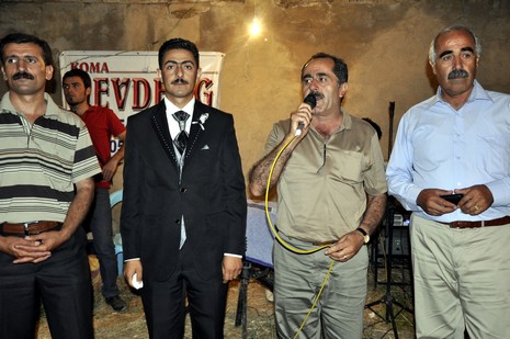 24-25.07.2010 tarihlerinde Yüksekva'da dünya evine giren bazı çiftlerimizi sizler için sayfamıza taşıdık